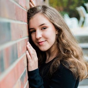 Meet your Posher, Claire